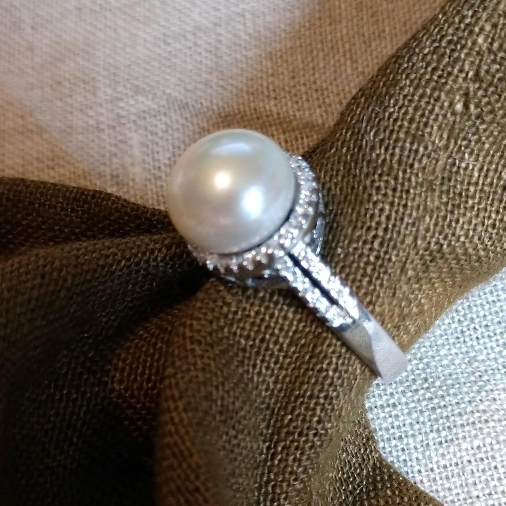 Beautiful Sterling Silver Pearl Ring